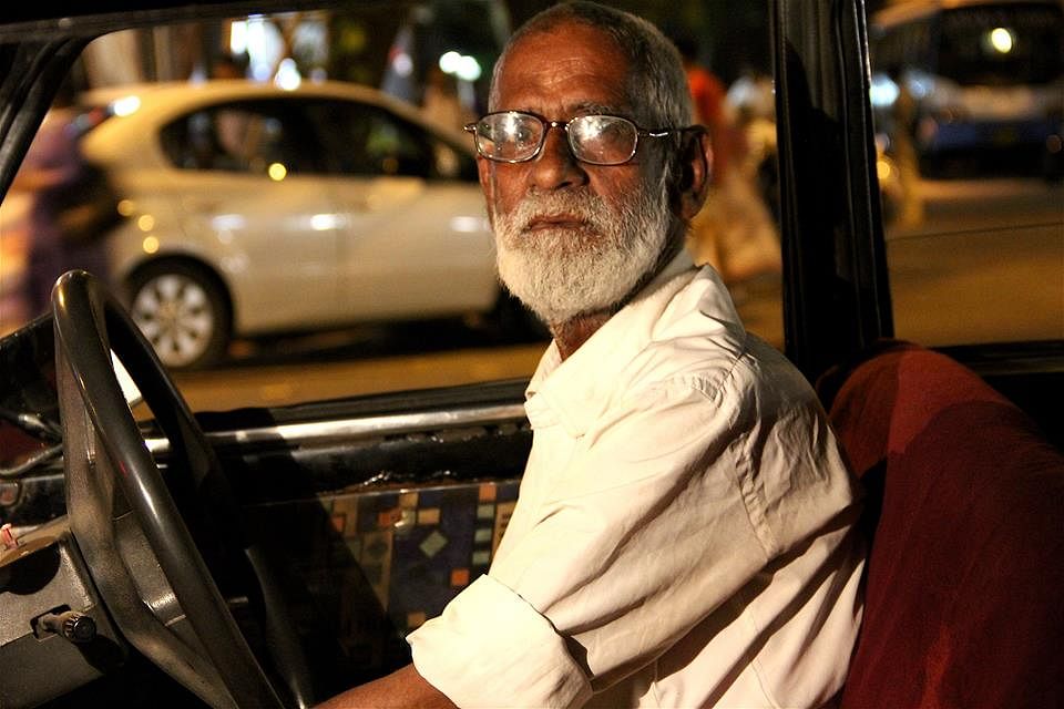 mumbai cab driver helped a women late in night who was being harassed  