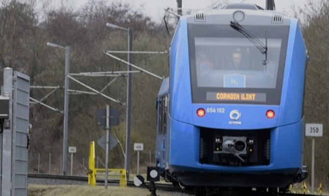 The world's first zero-emissions hydrogen train runs in Germany