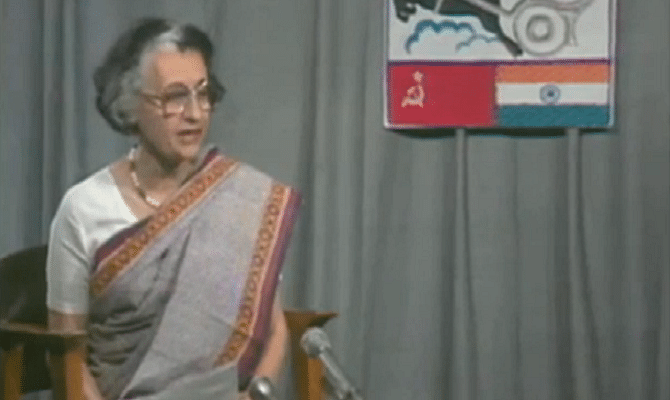 Video of Indira Gandhi Talking to Rakesh sharma first Indian to go in space
