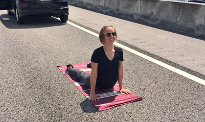 Viral: Florida girl does yoga on the way and says clearing traffic in my mind