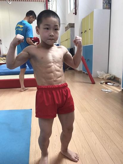 Seven-year-old Chinese lad have 8 packs muscle won gold medal