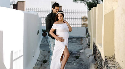 bollywood actress showing their baby bump celebrating holidays