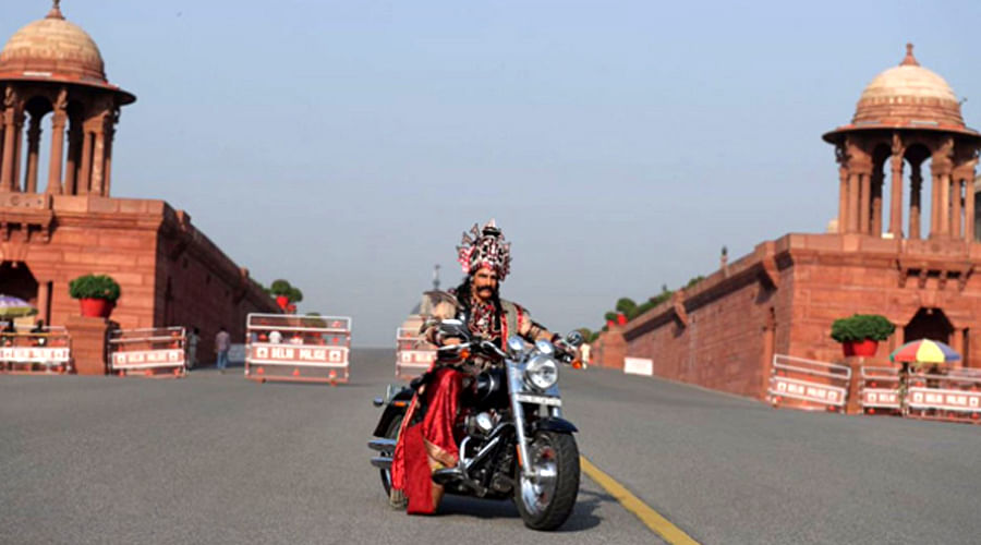 'Ravana' faces Challan as he rides Bike without helmet in Delhi