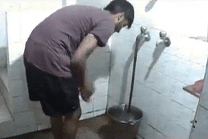 best way to take bath in winters video viral