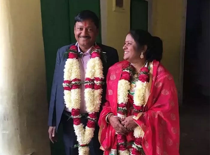 Girl helped her widowed mother to get married again 