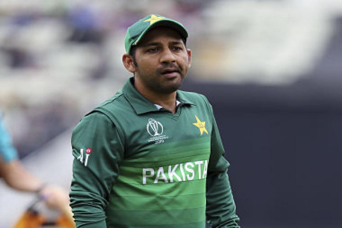 sarfaraz ahmed and Pakistan team troll on social media