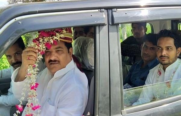 sp leader firoz khan become groom to dodge police