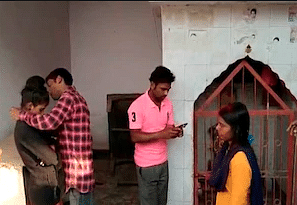 prayagraj Man ties a knot with two girls in temple