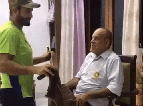 viral video of irfan pathan shave his father beard