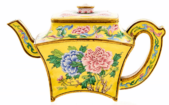Man Hits jackpot during corona pandamic found vintage teapot  in garage box