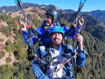 Paragliding guy Vipin Sahu New Video gone viral On social Media users make hilarious memes on it