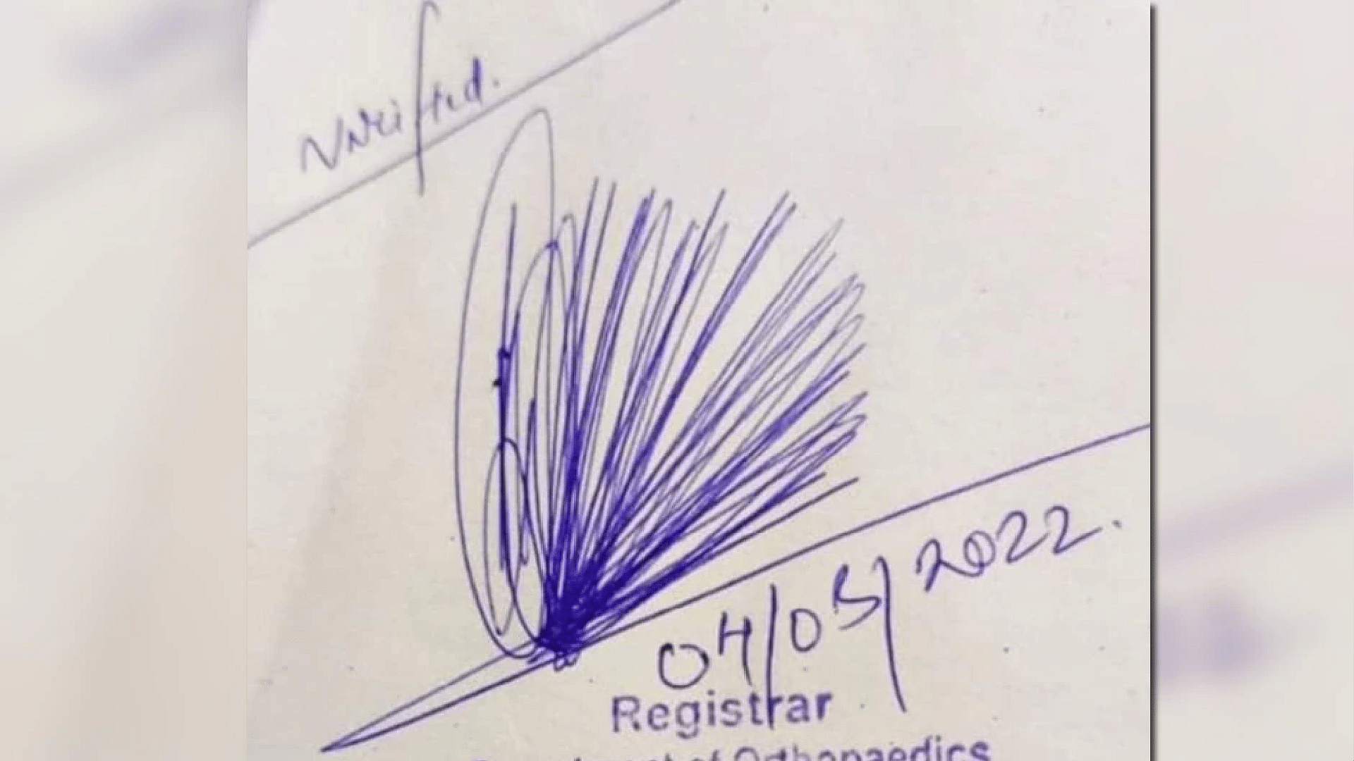 Weird Signature going viral on internet you would not have seen such a peacock-like signature