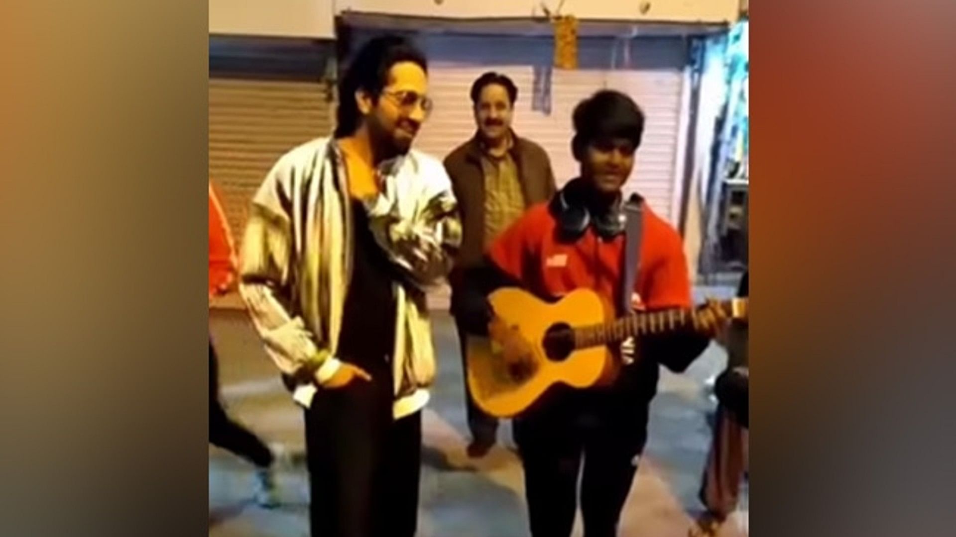 Ayushmann Khurrana Singing With Delhi Street Singer Video Went Viral On Social Media