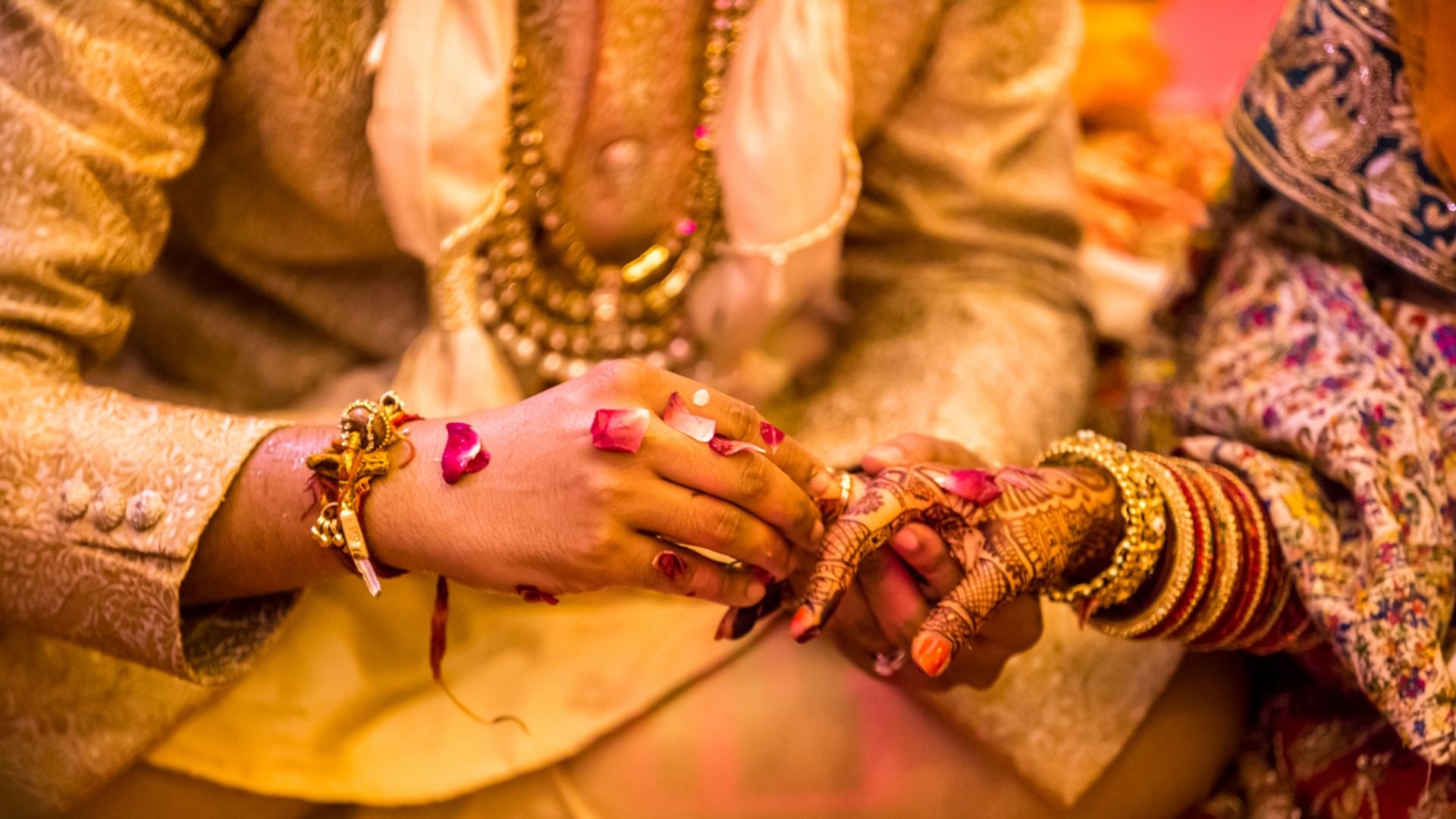 five countries of the world where women can keep two husbands know about the law in hindi