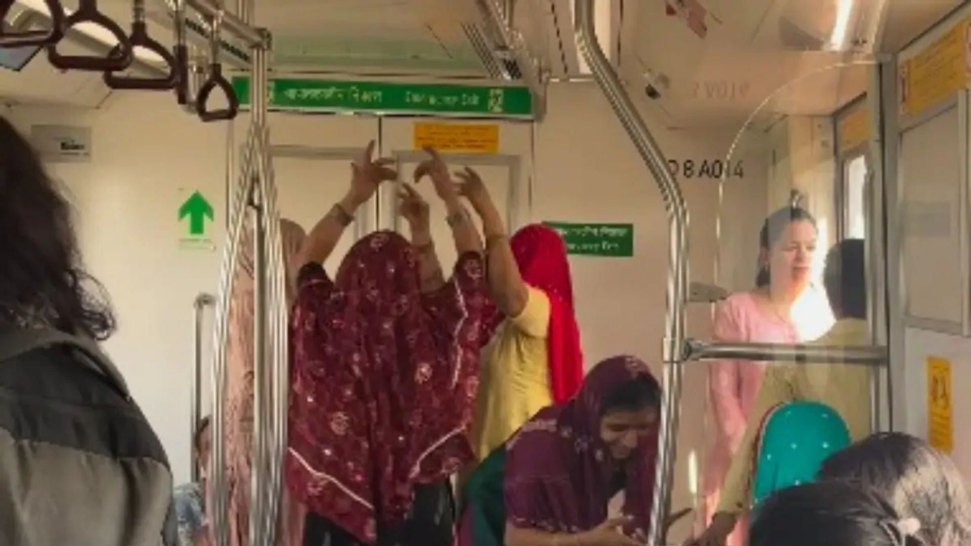 Ladies sangeet inside metro women singing and dancing inside delhi metro video viral