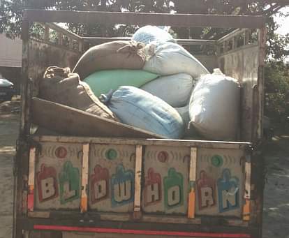 कालाबाजारी के लिए जा रहे 40 कट्टे चावल के पकड़े rice