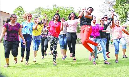 मेधावी बच्चों ने प्रतिभा का डंका बजाया CBSE 10th Result