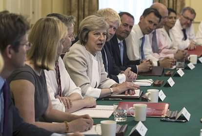ब्रिटिश संसद में रुका ब्रेक्जिट बिल, अपनों से हारीं टेरीजा मे UK: Theresa May government defeated by four votes on Brexit bill of separation from European Union