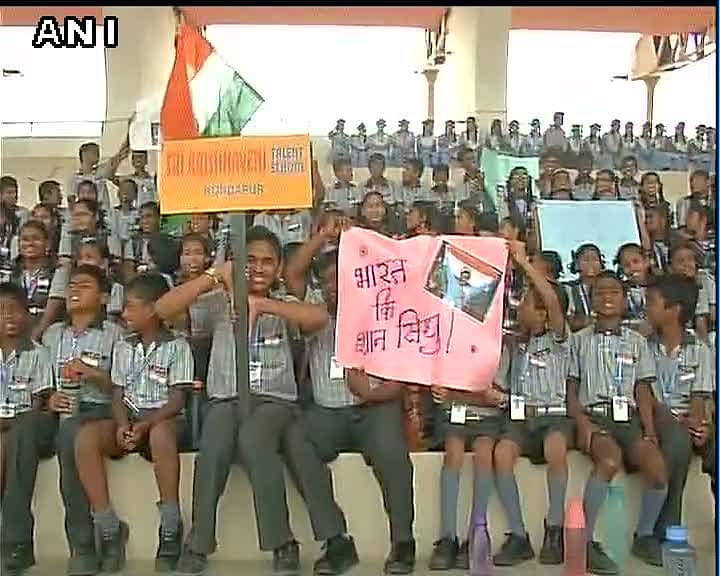 हैदराबाद में गूंजा सिंधू-सिंधू : शानदार स्वागत की तस्वीरें olympic silver medalist Sindhu Reached Stadium