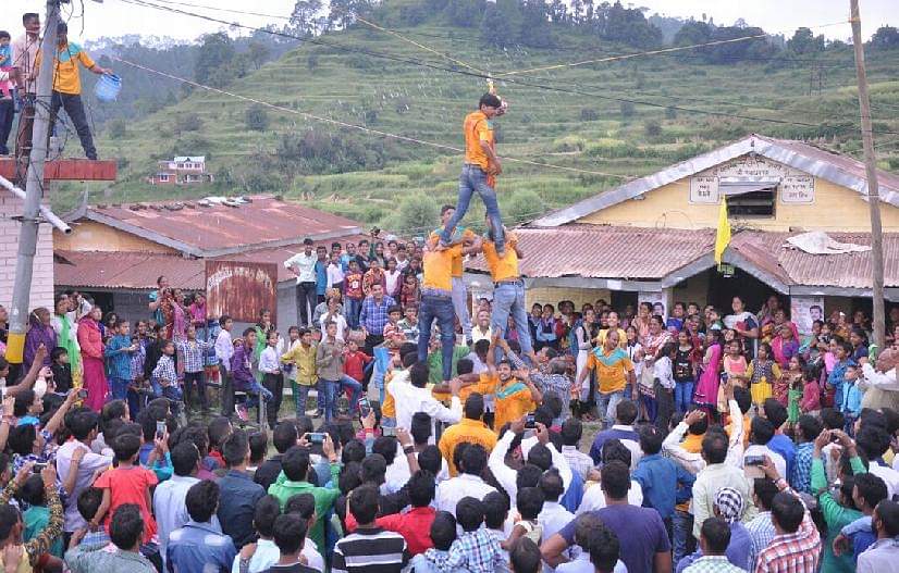 Dahi Handi Festival 2022: क्यों और कैसे मनाते हैं दही हांडी उत्सव, जानें दही हांडी से जुड़ी दिलचस्प कहानी Interesting Facts of Dahi Handi Festival 2022 Know Why and How We Celebrate Krishna Janmashtami