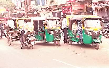 ऑटो चालक व सवारियों में विवाद पर तनाव police alert due to dispute