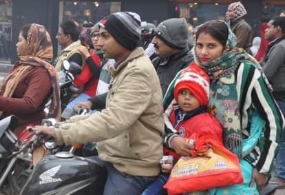 सर्द हवाओं ने बढ़ाई ठिठुरन winter season