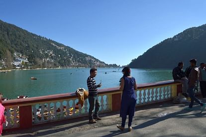 Water levels in the Naini Lake is shrinking