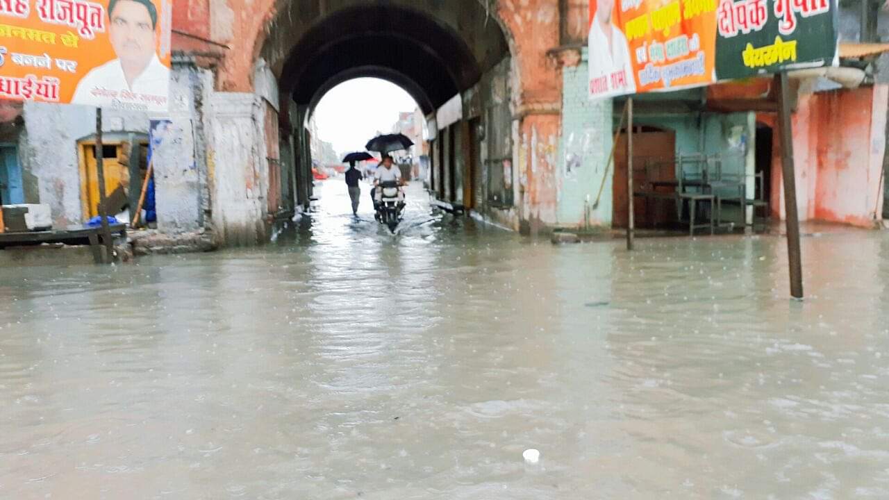 बरसातः मूंगफली की फसल डूबी, ताल-तलैया बना शहर water-lodging in mainpuri and kasganj after heavy rain