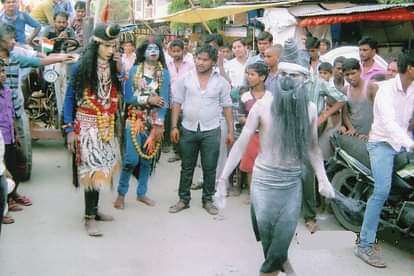 जल लेने नाचते गाते कछला पहुंचे शिवभक्त Shiv bhakt reach Kachla for Jal collection