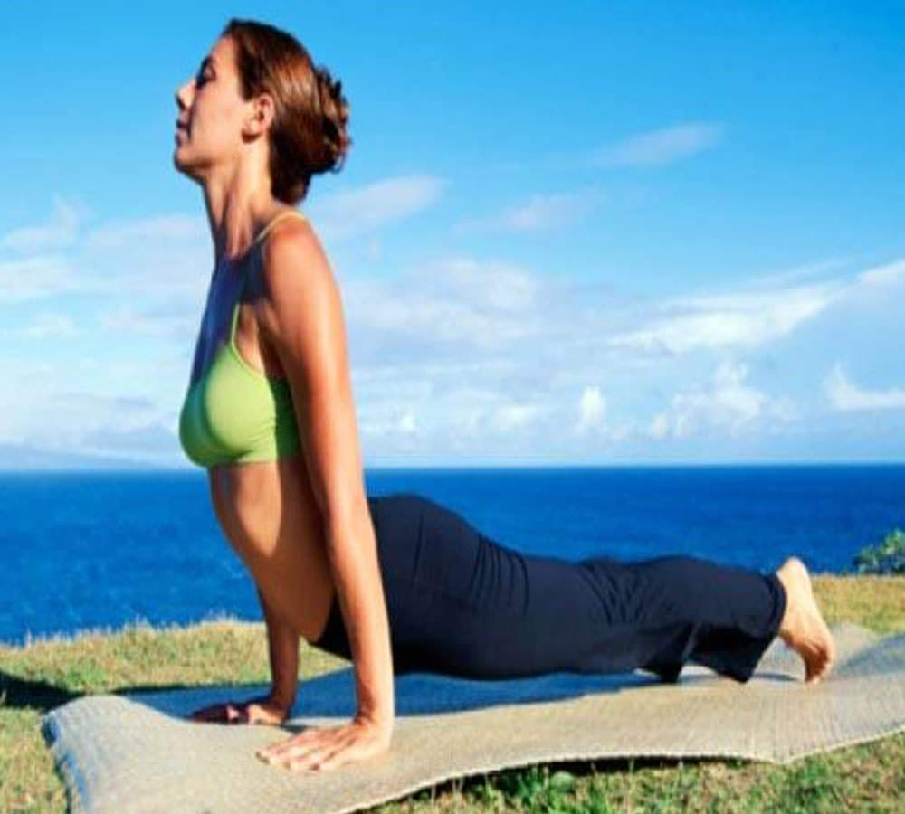 तोंद कम करनी है तो रोज करें ये आसन, तुरंत दिखेगा असर You can flat your tummy with the help of bhujangasana