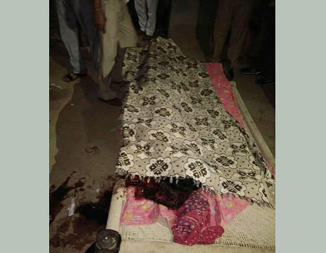 बहन प्रेमी के साथ भागी तो भाई पहुंच गया लड़के की बहन के पास, खेला खूनी खेल Girl elopes, brother kills sister of husband, mother critical