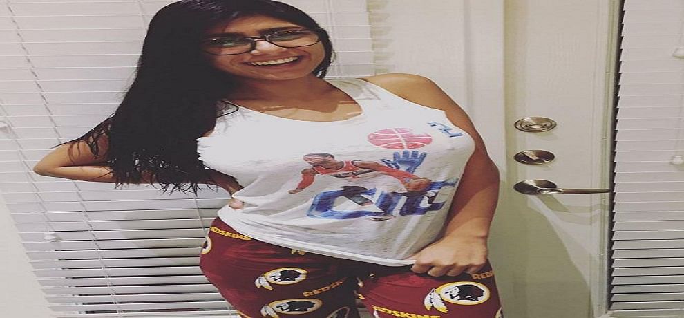 Isis Threatened Porn Star Mia Khalifa To Behead Her Amar Ujala Hindi