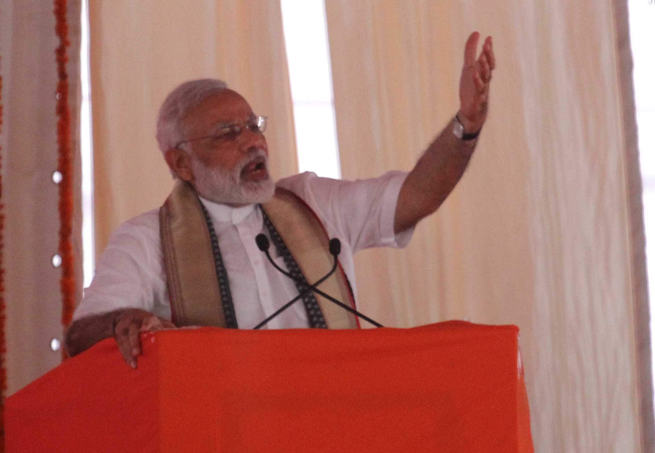 काशी में पीएम ने पूर्व की सरकारों पर साधा निशाना, पढ़ें भाषण की 10 बड़ी बातें prime minister narendra modi top ten comments of his speech