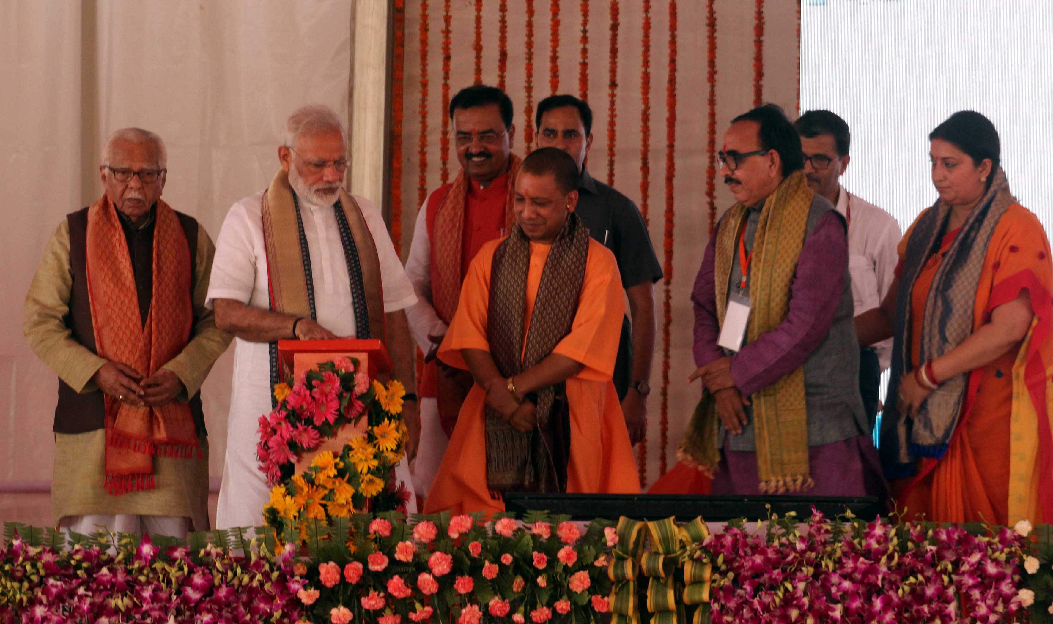 काशी में पीएम ने पूर्व की सरकारों पर साधा निशाना, पढ़ें भाषण की 10 बड़ी बातें prime minister narendra modi top ten comments of his speech