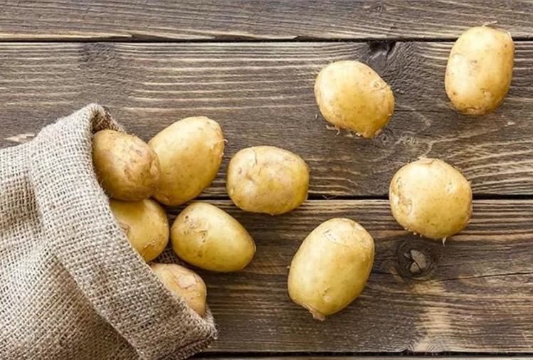Holi 2023 : होली के लिए ऐसे बनाएं आलू के पापड़, साल भर तक नहीं होंगे खराब potato