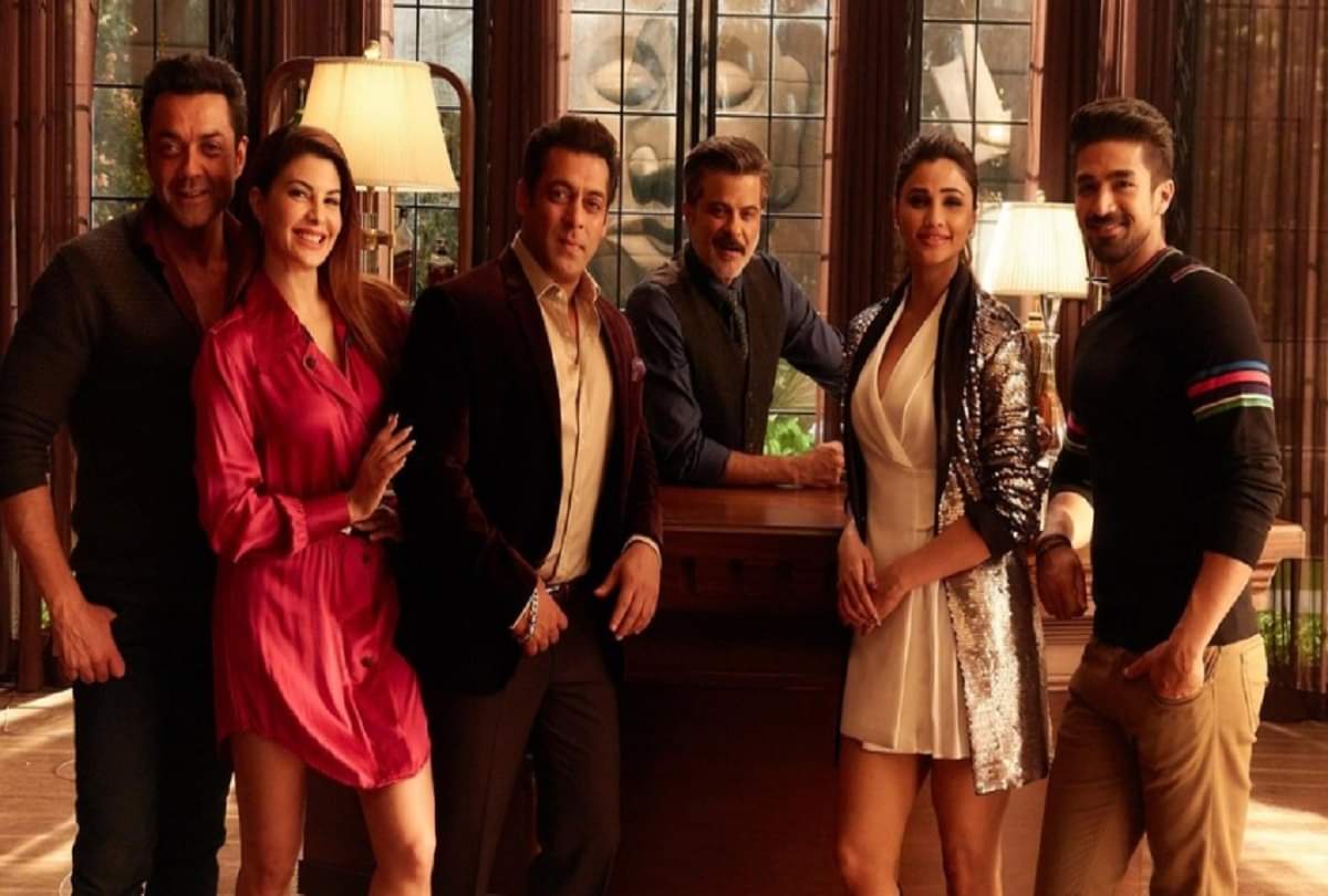 हो गया खुलासा, इस वजह से 'रेस-3' के ट्रेलर रिलीज में हुई देरी Do you know why race 3 trailer was released exactly month before film release