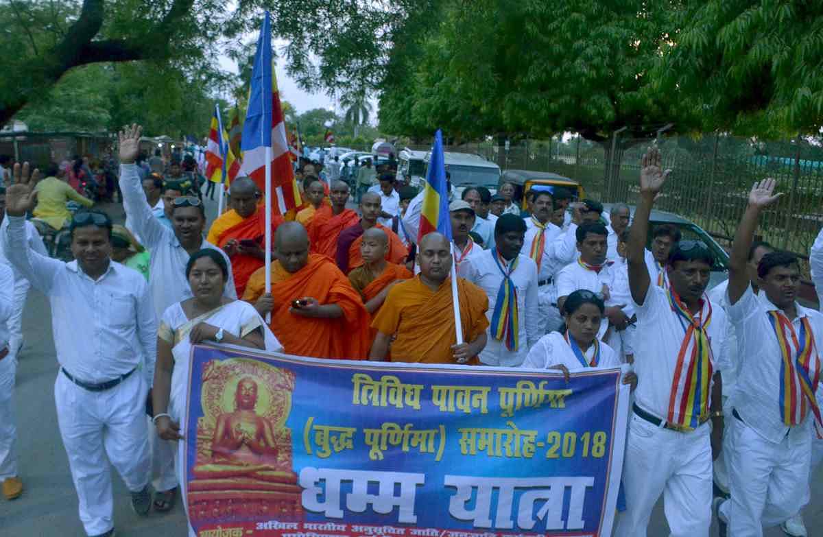 बुद्ध पूर्णिमा महोत्सवः दीयों की रौशनी से जगमगाया सारनाथ, निकली धम्म यात्रा budh purnima festval celebration in sarnath