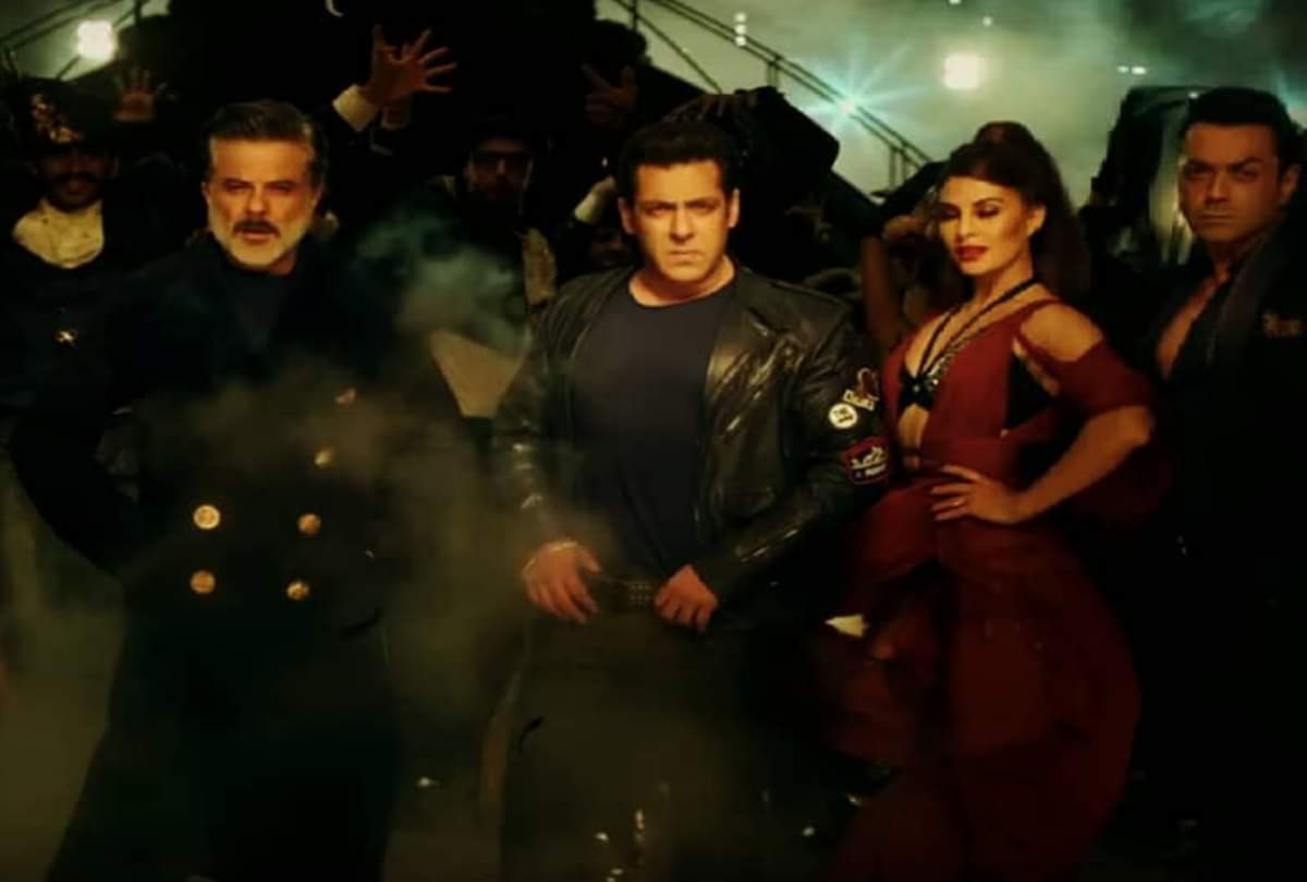 हो गया खुलासा, इस वजह से 'रेस-3' के ट्रेलर रिलीज में हुई देरी Do you know why race 3 trailer was released exactly month before film release