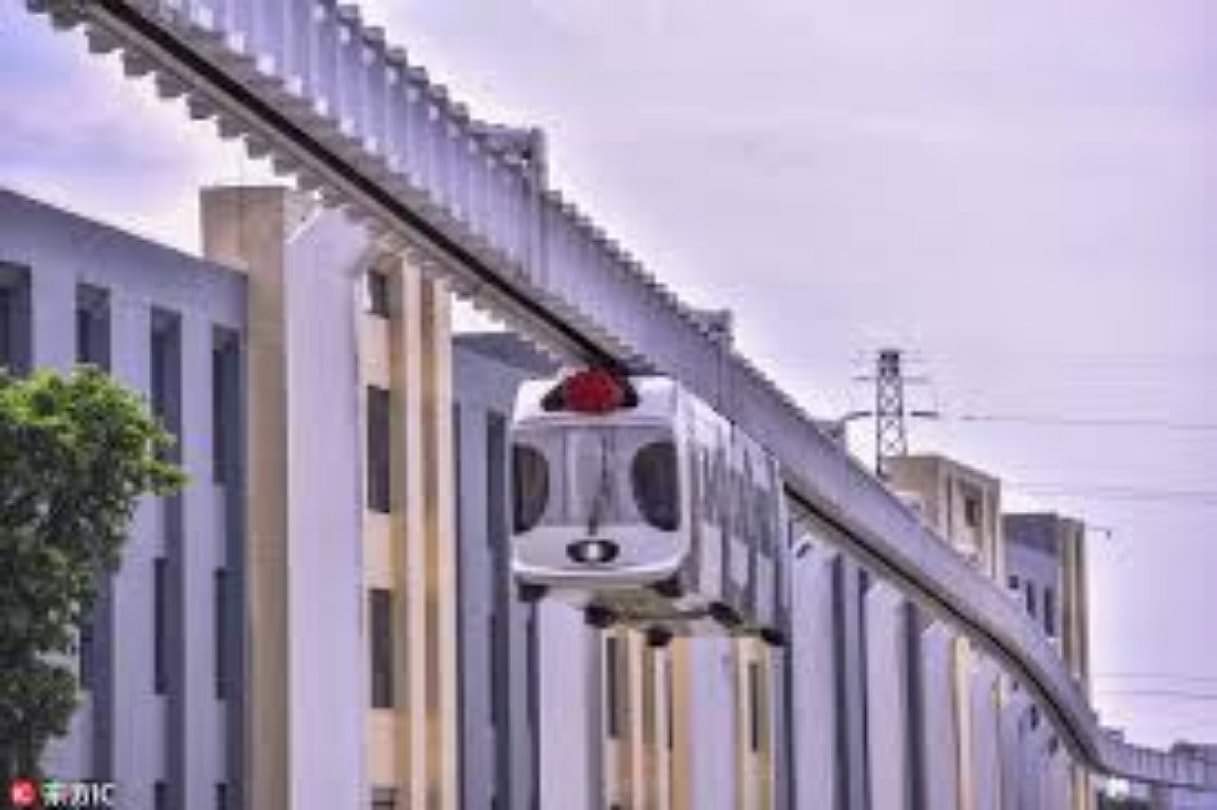 आसमान में लहराने वाली पहली ऑटोनोमस 'स्काई ट्रेन' चीन ने बनाई china launched first autonomous sky train in the world