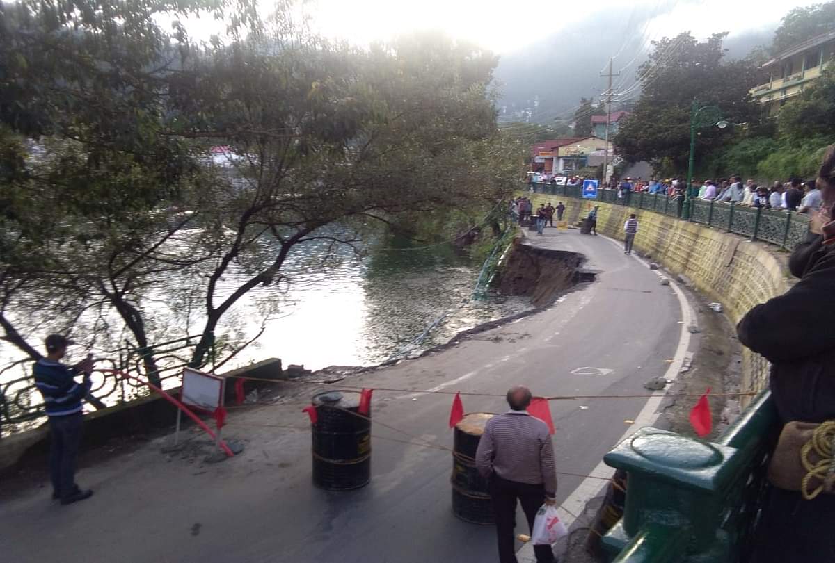 जब नैनीताल के प्रसिद्ध लोअर मालरोड का 25 मीटर हिस्सा झील में समा गया When 25 meters of Nainital's famous Lower Malrod falls into the lake
