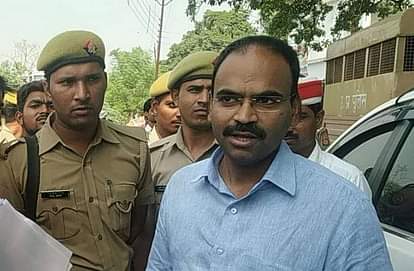 डीएम ने कहा- कॉलेज में बोर्ड पर लगाइए नोटिस, वंदेमारतम और भारत माता की जय बोलना सबका कर्तव्य Ballia district magistrate says that everybody duty chanting vande matram and bharat mata ki jai