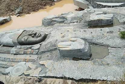 भगवान के सामने मशीन ने मानी हार, 3 दिन में सिर्फ 300 मीटर खिसका 240 टायरों वाला ट्रक Vishnu Bhagwan Statue Moved 300 Metres in 3 days Strange News