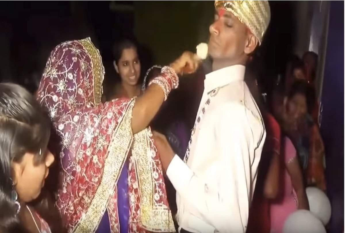 देखिए साल 2018 में जमकर वायरल हुए ये 5 वीडियो, पेट पकड़कर हंसेंगे आप viral news 2018 best and funny videos