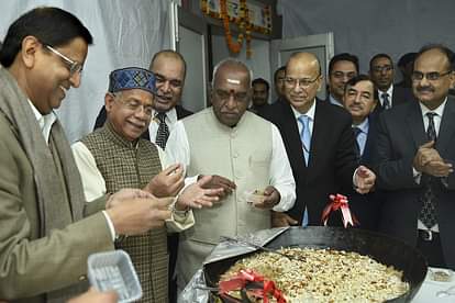 बजट 2019: हलवा बनने के साथ शुरू हुई छपाई, 10 दिन के लिए बंद हुए 100 कर्मचारी halwa ceremony in finance ministry before start of printing of budget document