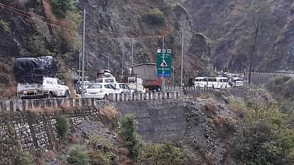 Heavy Rain In Uttarakhand: प्रशासन ने लगाई गंगोत्री यात्रा पर दो दिन तक रोक, हाईवे पर गिर रहा मलबा Gangotri Yatra banned for two days Chardham yatra uttarakhand news