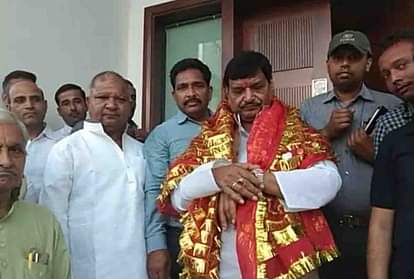 अनोखे अंदाज में नामांकन के लिए निकले शिवपाल यादव, मुलायम सिंह के बारे में बोली ये बड़ी बात shivpal yadav nomination in lok sabha elections 2019