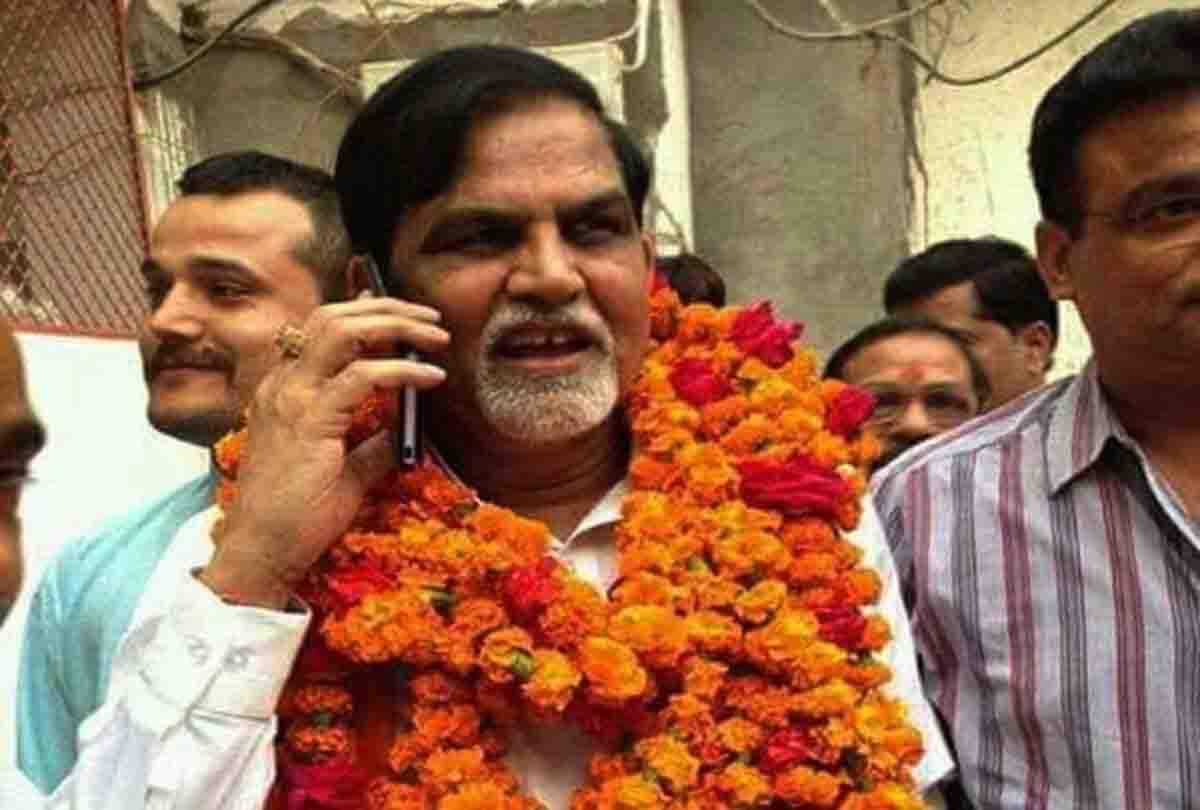हाईकोर्ट से आया वारंट तो फरार हुआ सामूहिक नरसंहार का आरोपी हत्यारा भाजपा विधायक अशोक चंदेल bjp mla ashok chandel run away from home when high court release arresting order