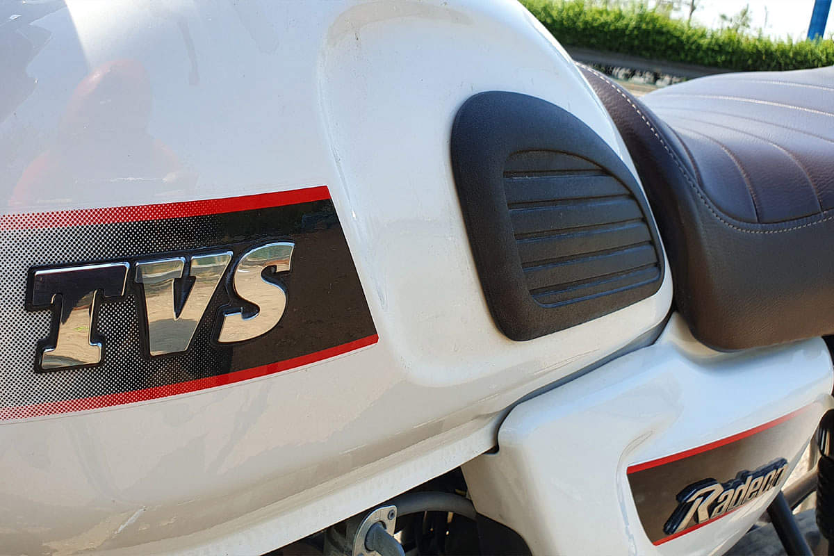 TVS Radeon Review: अपने सेगमेंट की मजबूत और आरामदायक बाइक TVS Radeon Review first ride review mileage price Specs and performance