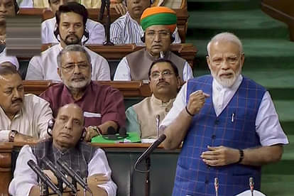 संसद में संग्राम: पीएम मोदी का स्वागत 'भारत माता की जय' से, विपक्ष ने लगाया 'जय किसान' का नारा In LS, BJP members greet PM with 'Bharat Mata Ki Jai'; Oppn shouts 'Jai Kisan'