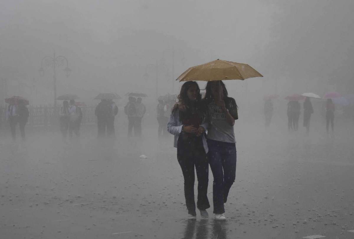 Delhi NCR Weather: दिल्ली-एनसीआर के कई इलाकों में बारिश की संभावना, मौसम होगा सुहावना Delhi NCR Weather Update Today Light Rain Likely In Many Areas Delhi-NCR News in Hindi